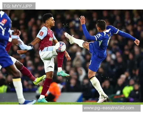 德甲焦点战切尔西与巴黎圣日耳曼平局争议判罚引发全场热议