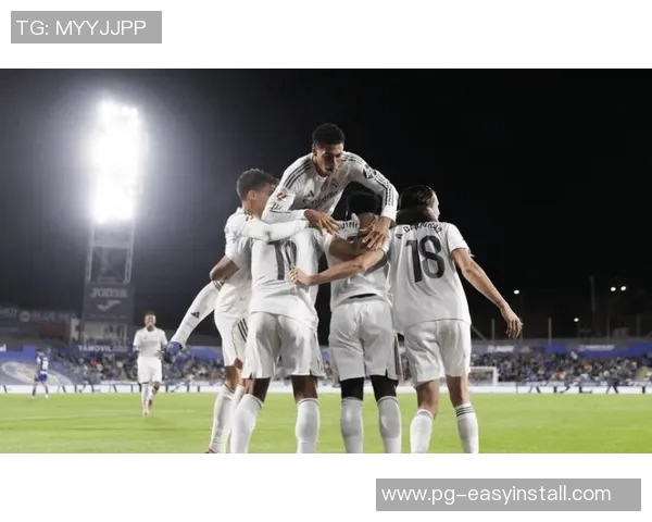 欧联杯皇马大胜那不勒斯红牌争议引发全场热议战术分析揭秘