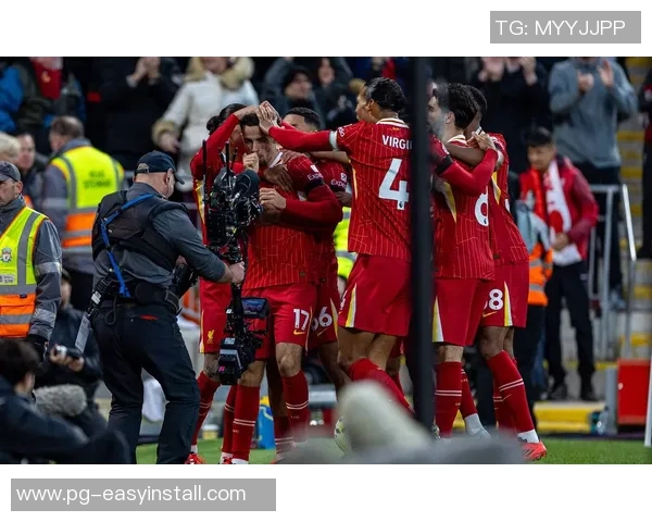 世界杯焦点战阿森纳与里昂激战成和全场瞬间回顾与分析