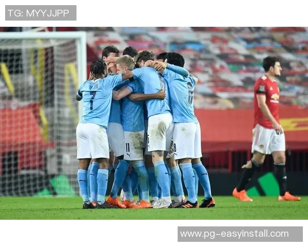 中超激战曼城与曼联握手言和乌龙球引发全场狂欢